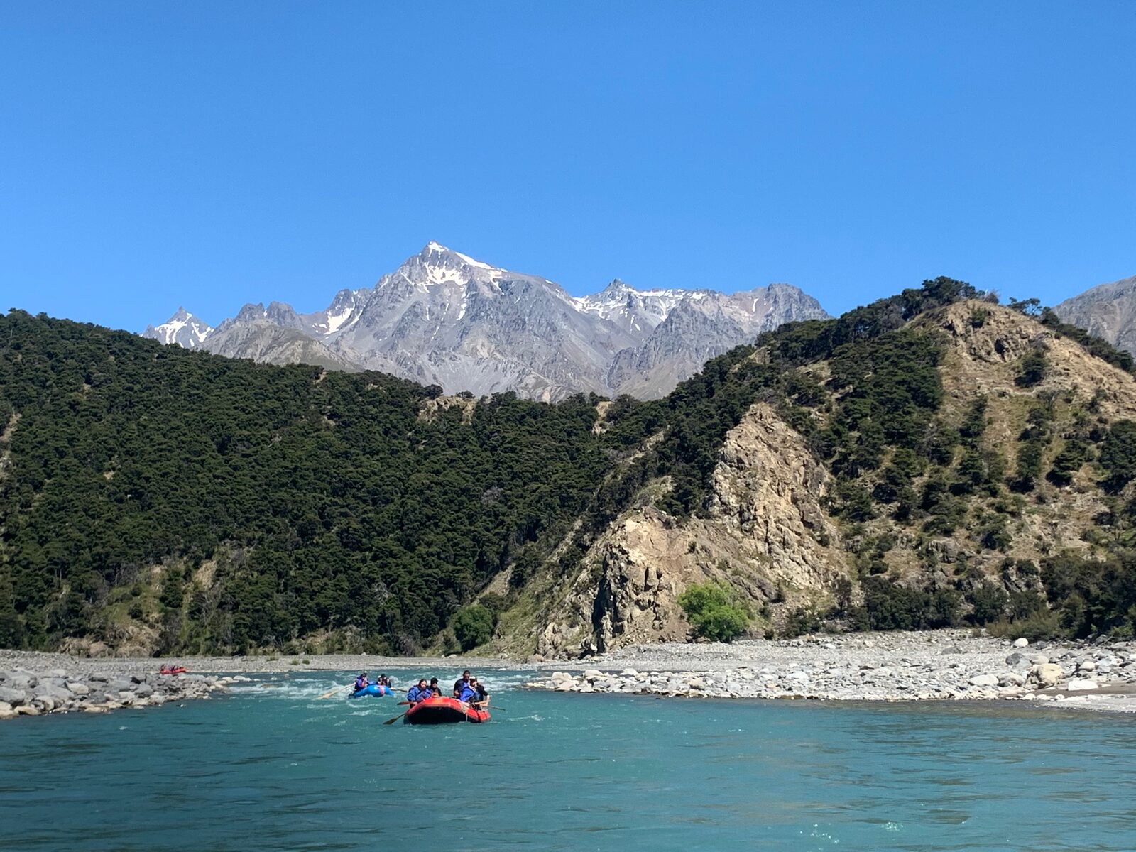 The full Clarence River beneath Tapuae-O-Uenuku